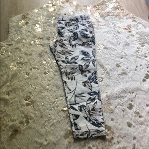 Linen patterned pants.